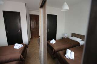 Отель Hotel Home Тбилиси Двухместный номер с 1 кроватью или 2 отдельными кроватями-6